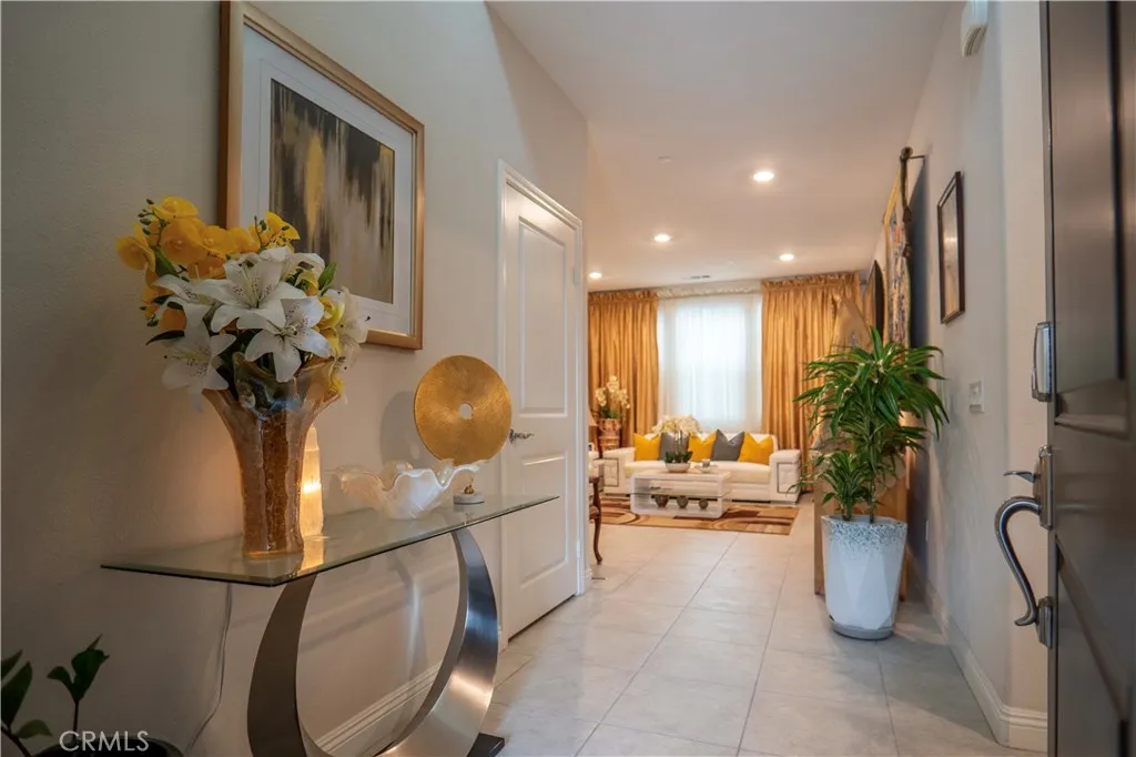 20525 Martingale, Saugus, California 91350 home-pic-6