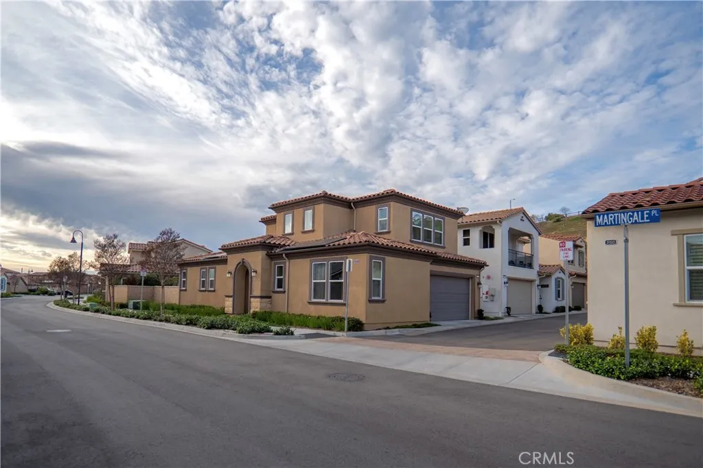 20525 Martingale, Saugus, California 91350 home-pic-3