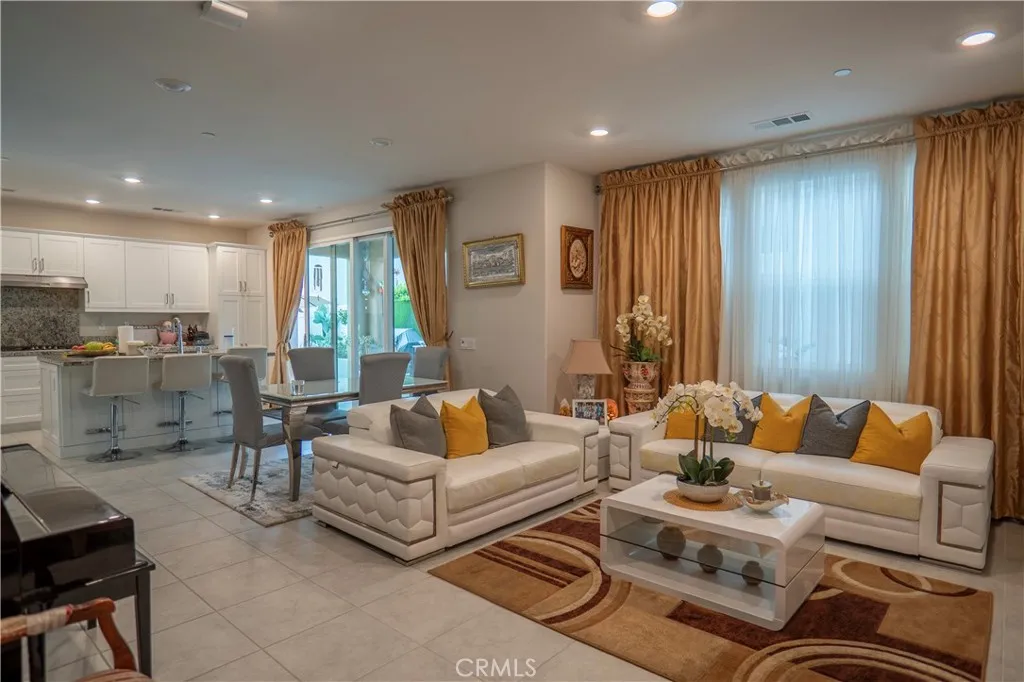20525 Martingale, Saugus, California 91350 home-pic-7