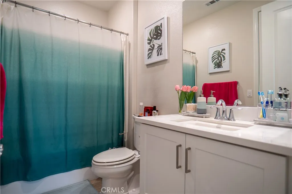 20525 Martingale, Saugus, California 91350 home-pic-25