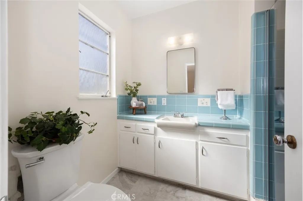 1526 Lynoak Dr, Claremont, California 91711 home-pic-16