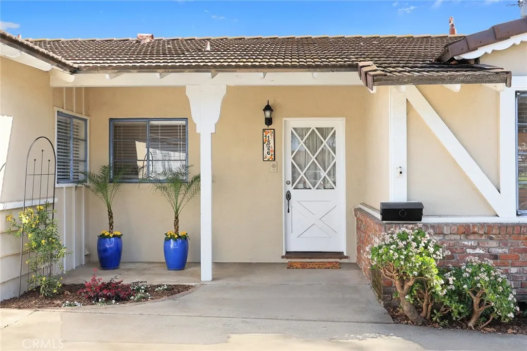 1526 Lynoak Dr, Claremont, California 91711 home-pic-2