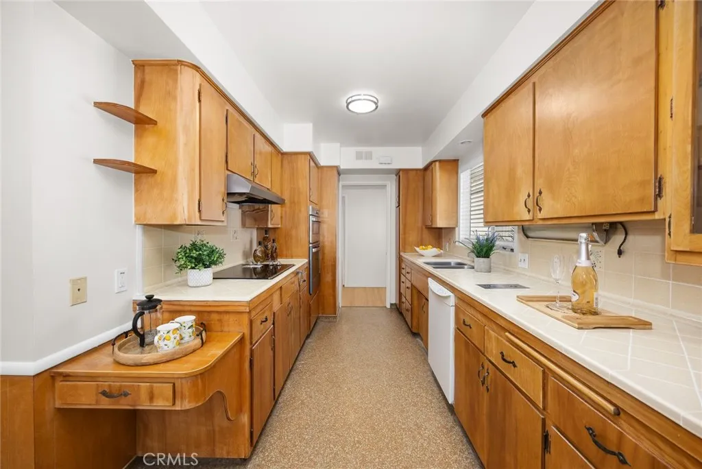 1526 Lynoak Dr, Claremont, California 91711 home-pic-13