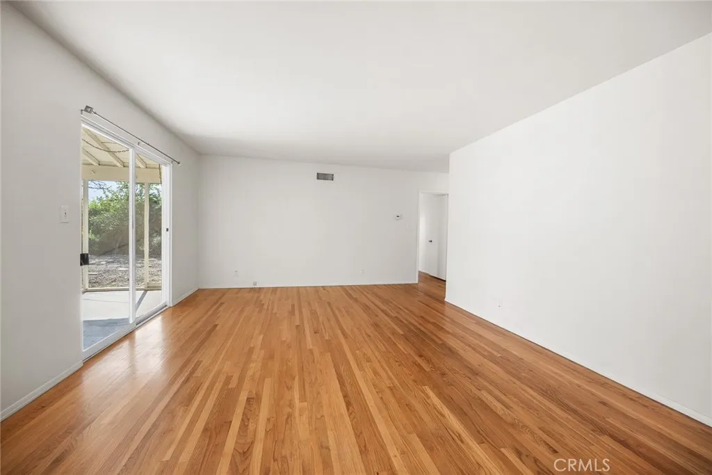 1526 Lynoak Dr, Claremont, California 91711 home-pic-5
