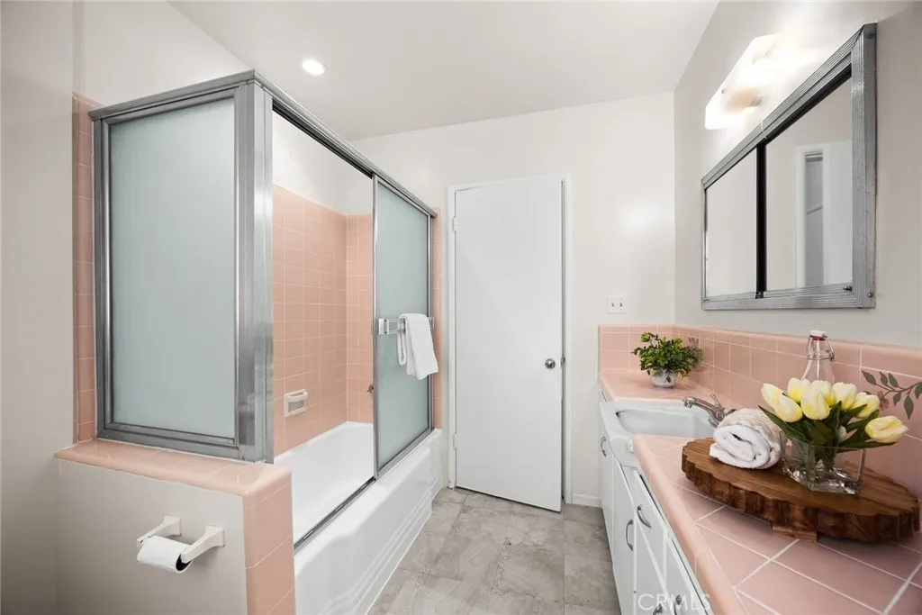 1526 Lynoak Dr, Claremont, California 91711 home-pic-19