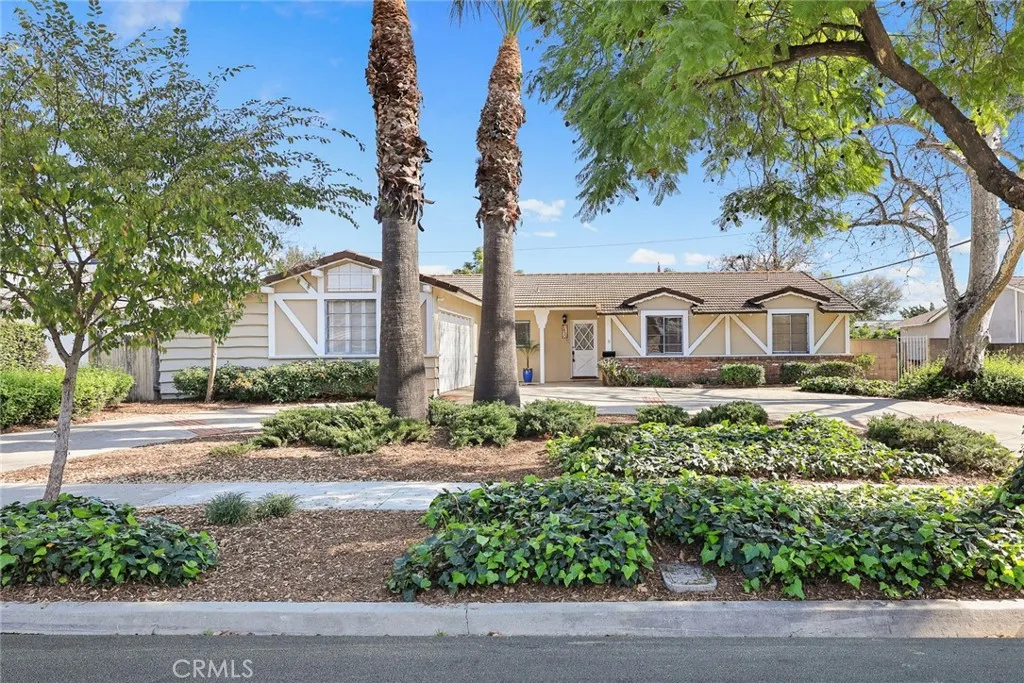1526 Lynoak Dr, Claremont, California 91711 home-pic-1