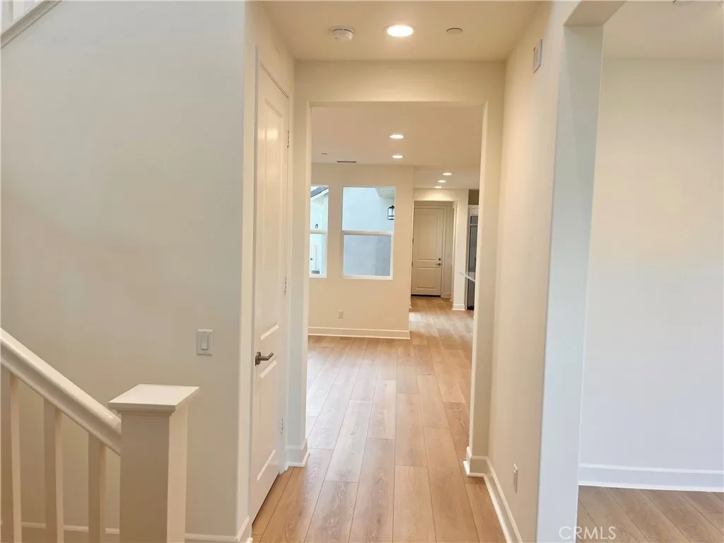 413 Belair Walk, Ventura, California 93004 home-pic-2