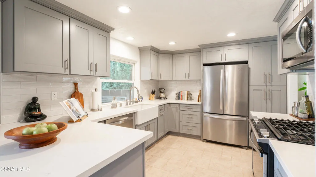 2362 Medina Avenue, Simi Valley, California 93063 home-pic-15