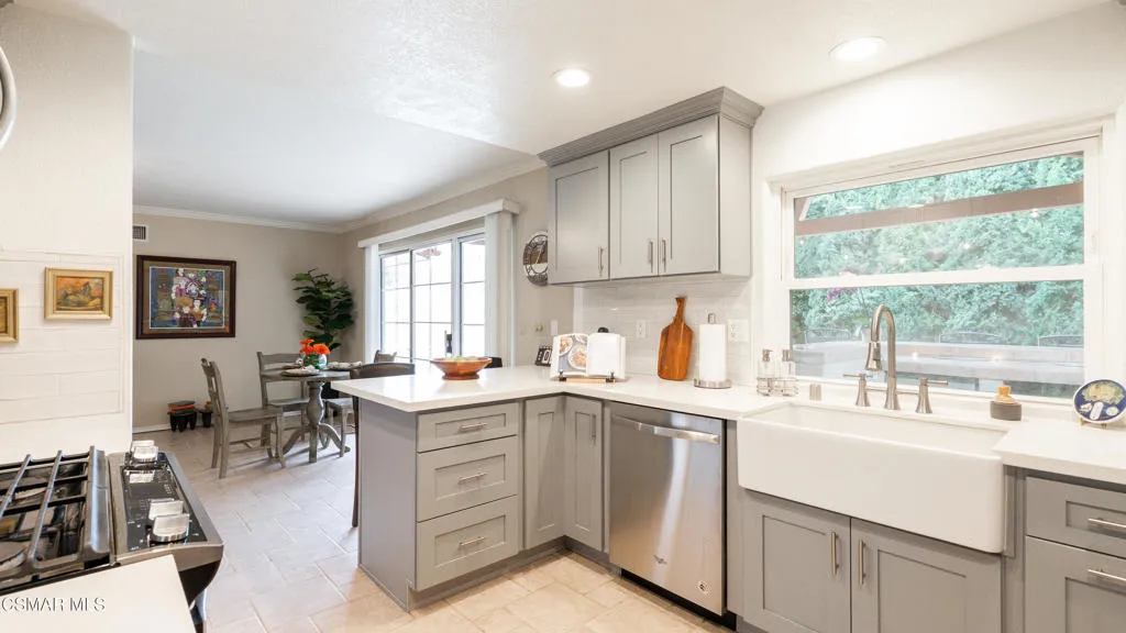 2362 Medina Avenue, Simi Valley, California 93063 home-pic-14
