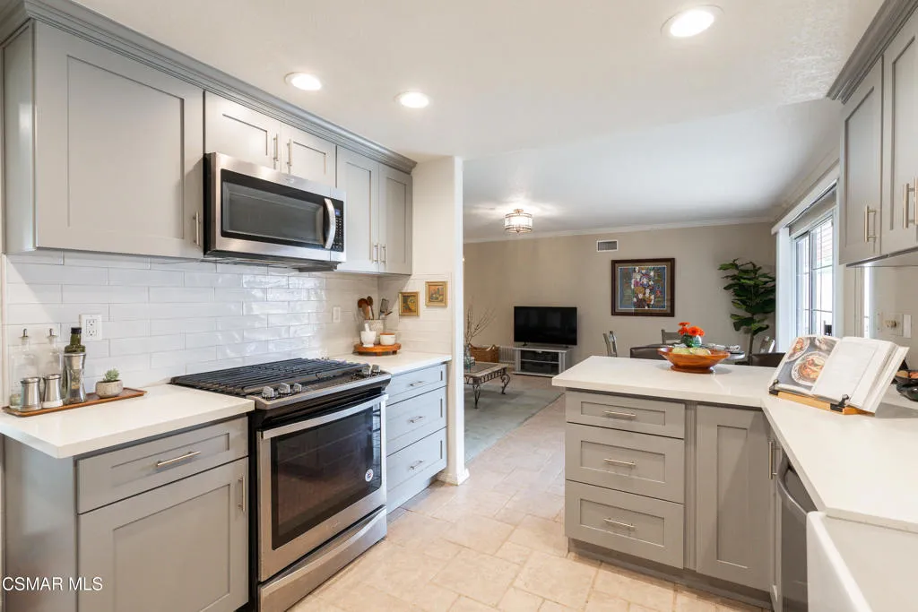 2362 Medina Avenue, Simi Valley, California 93063 home-pic-12