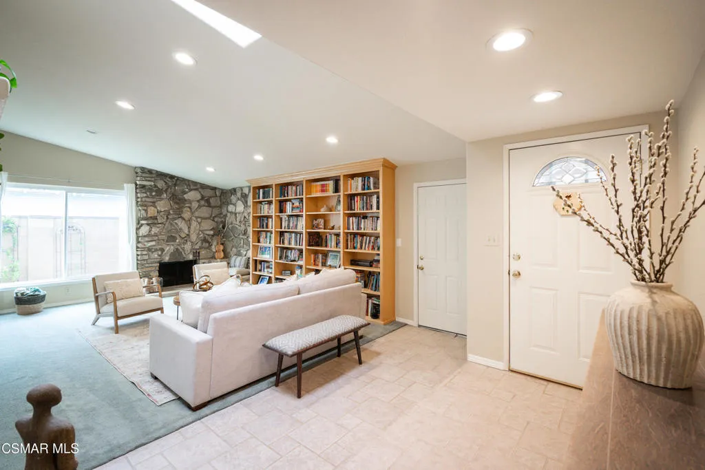 2362 Medina Avenue, Simi Valley, California 93063 home-pic-8