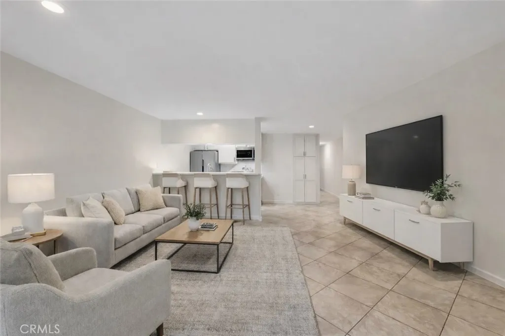 280 Molino 108, Long Beach, California 90803 home-pic-1