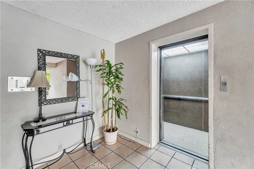 280 Molino 108, Long Beach, California 90803 home-pic-24