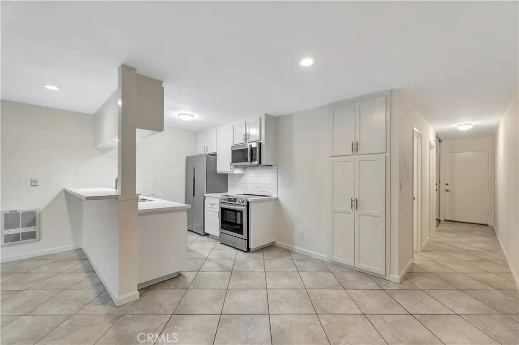 280 Molino 108, Long Beach, California 90803 home-pic-19