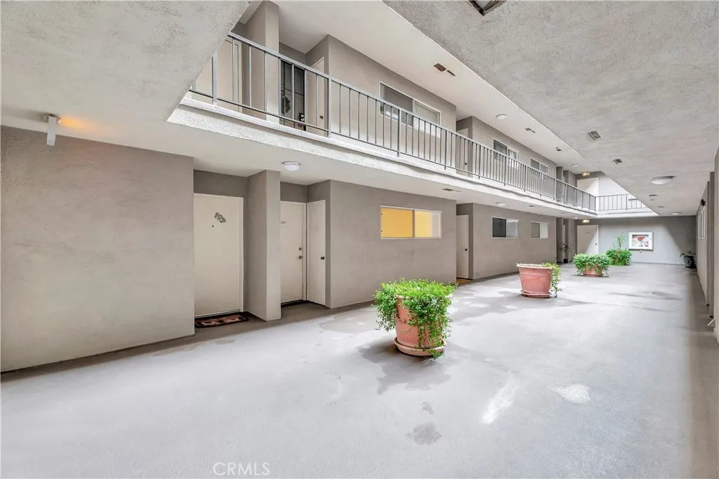 280 Molino 108, Long Beach, California 90803 home-pic-23