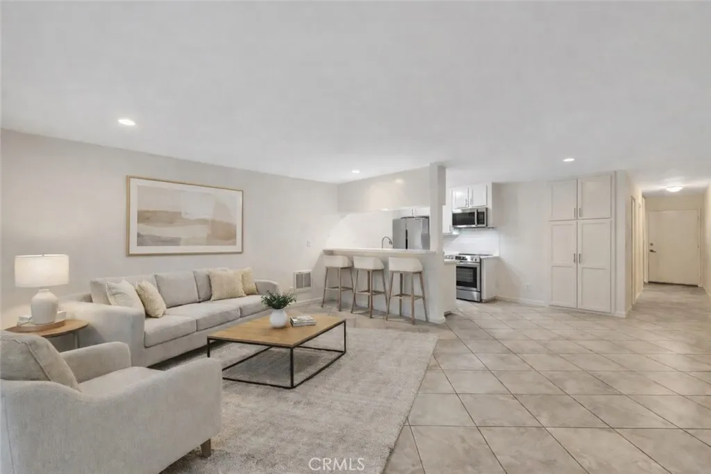 280 Molino 108, Long Beach, California 90803 home-pic-3