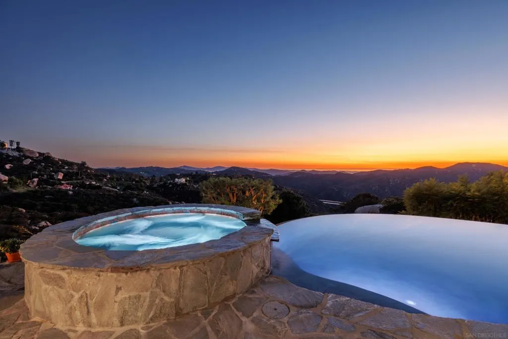 29166 Meadow Glen Way West, Escondido, California 92026 home-pic-2