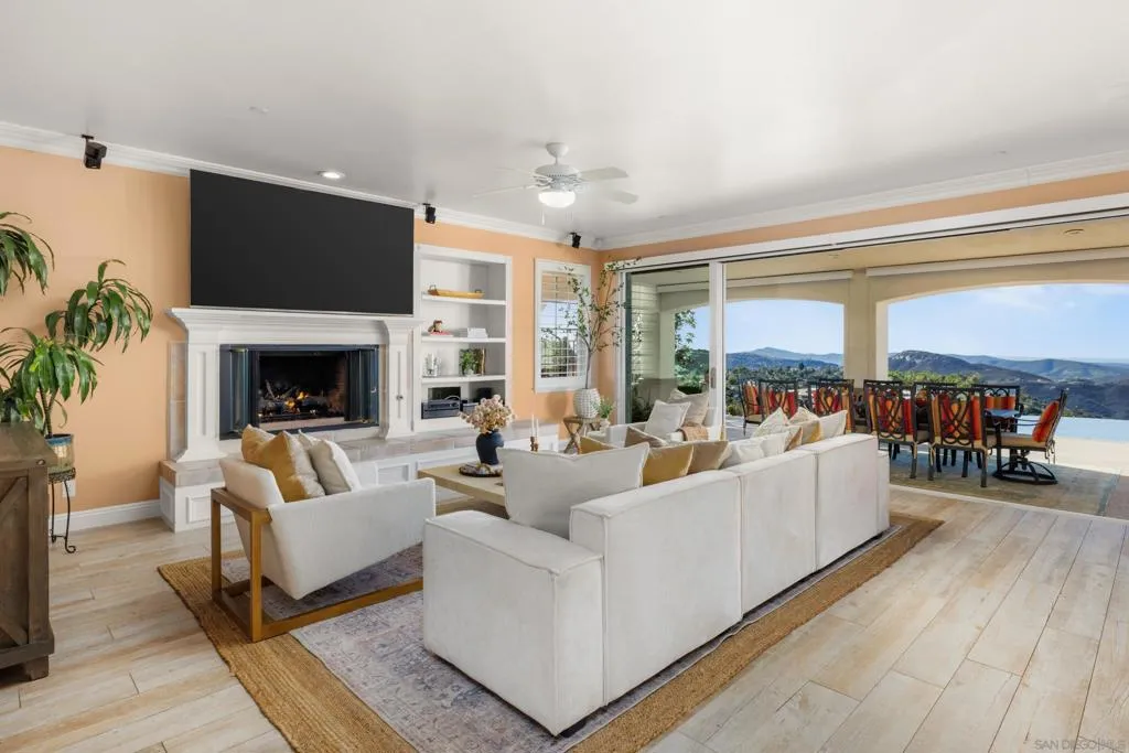 29166 Meadow Glen Way West, Escondido, California 92026 home-pic-21