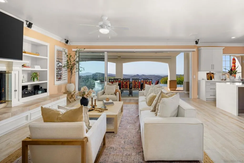 29166 Meadow Glen Way West, Escondido, California 92026 home-pic-22