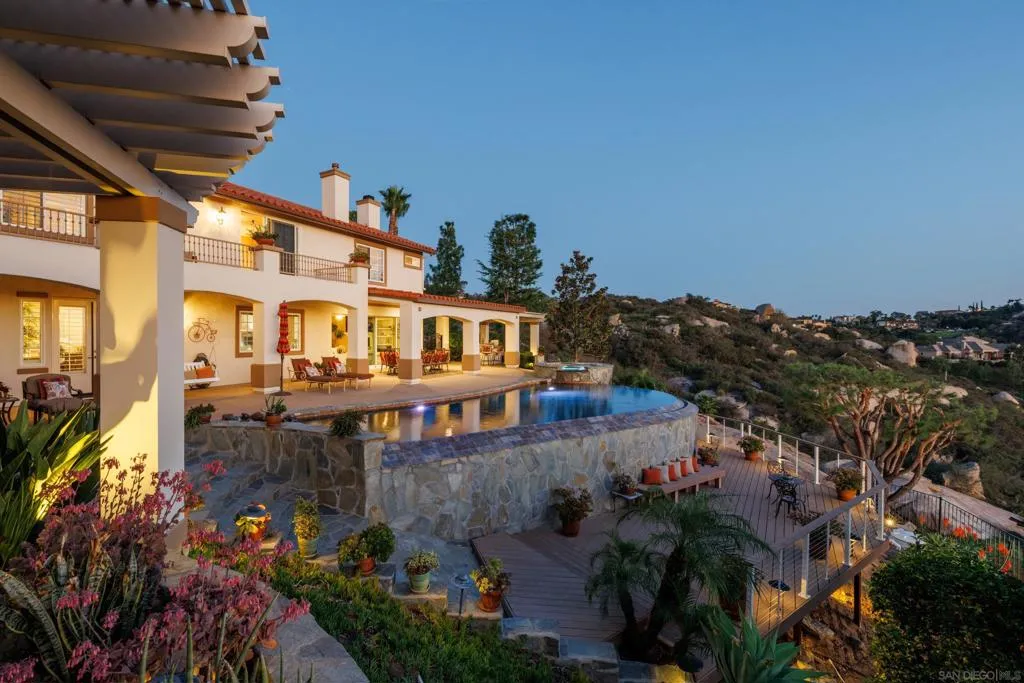 29166 Meadow Glen Way West, Escondido, California 92026 home-pic-7