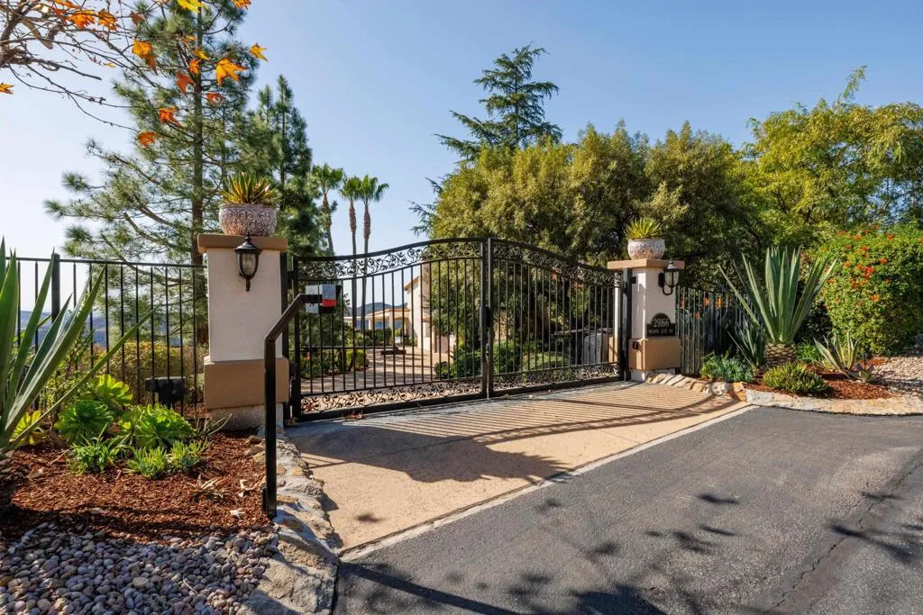 29166 Meadow Glen Way West, Escondido, California 92026 home-pic-49
