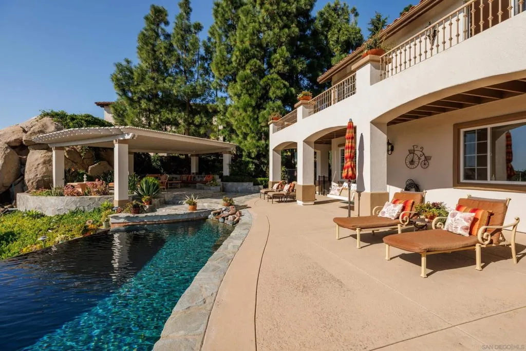 29166 Meadow Glen Way West, Escondido, California 92026 home-pic-9