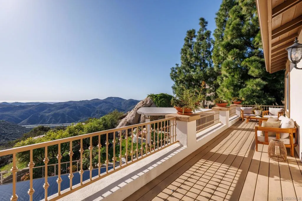 29166 Meadow Glen Way West, Escondido, California 92026 home-pic-15