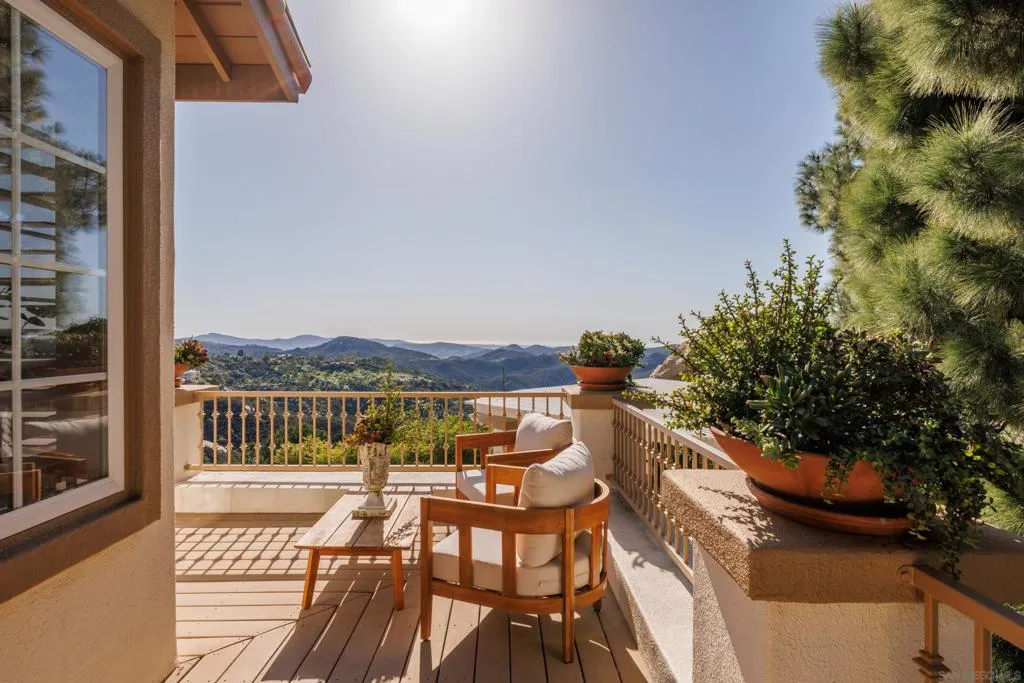 29166 Meadow Glen Way West, Escondido, California 92026 home-pic-17