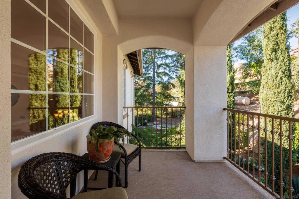 29166 Meadow Glen Way West, Escondido, California 92026 home-pic-44
