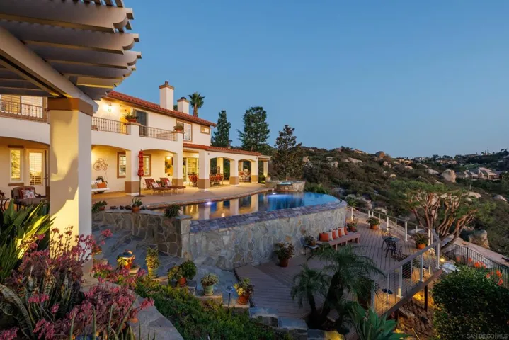 29166 Meadow Glen Way West, Escondido, California 92026
