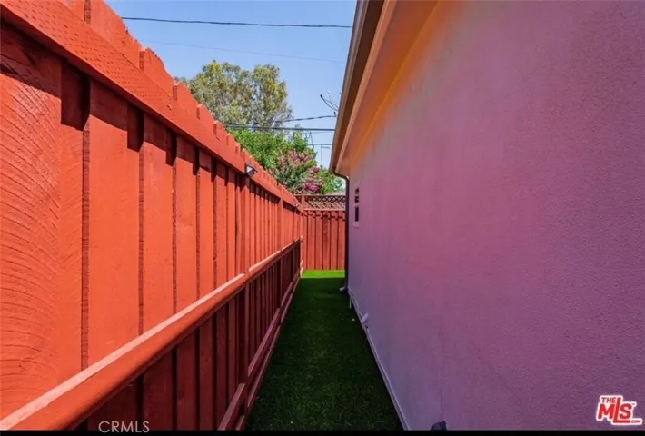 entrance to backyard