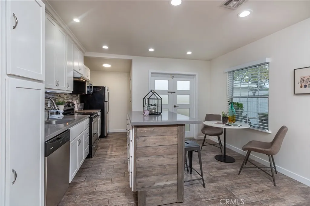 211 S Keystone, Burbank, California 91506 home-pic-10
