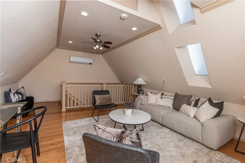 211 S Keystone, Burbank, California 91506 home-pic-44