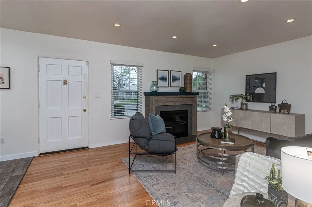 211 S Keystone, Burbank, California 91506 home-pic-3