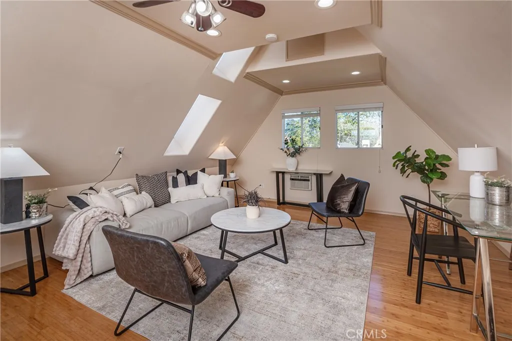 211 S Keystone, Burbank, California 91506 home-pic-42
