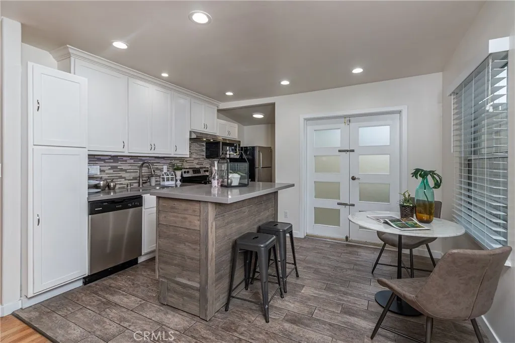 211 S Keystone, Burbank, California 91506 home-pic-11