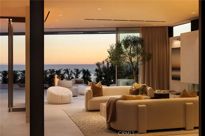 3512 Ocean Boulevard, Corona Del Mar, California 92625