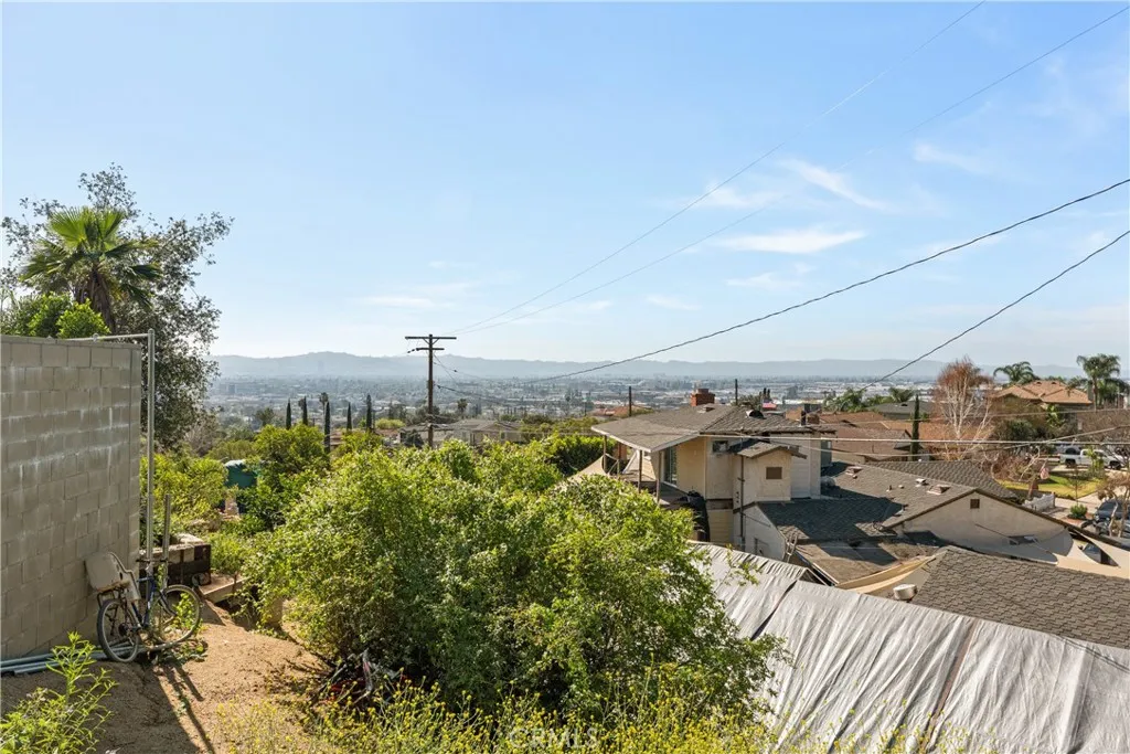 2324 Harold Circle, Burbank, California 91504 home-pic-24