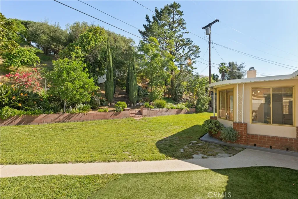 2324 Harold Circle, Burbank, California 91504 home-pic-19