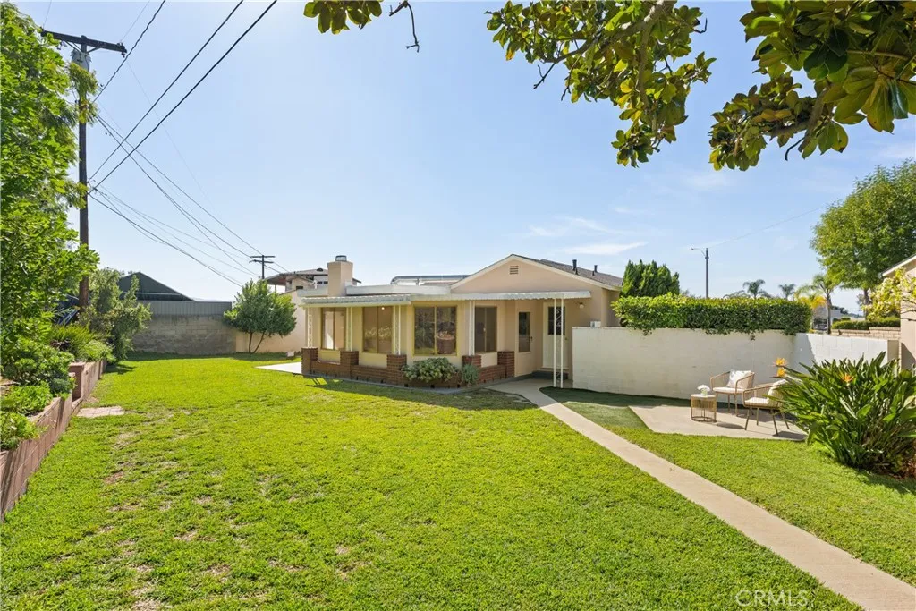2324 Harold Circle, Burbank, California 91504 home-pic-10