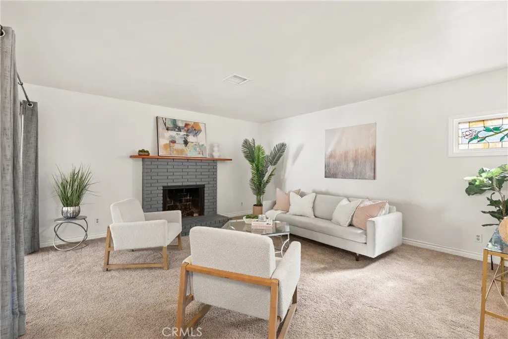 2324 Harold Circle, Burbank, California 91504 home-pic-7