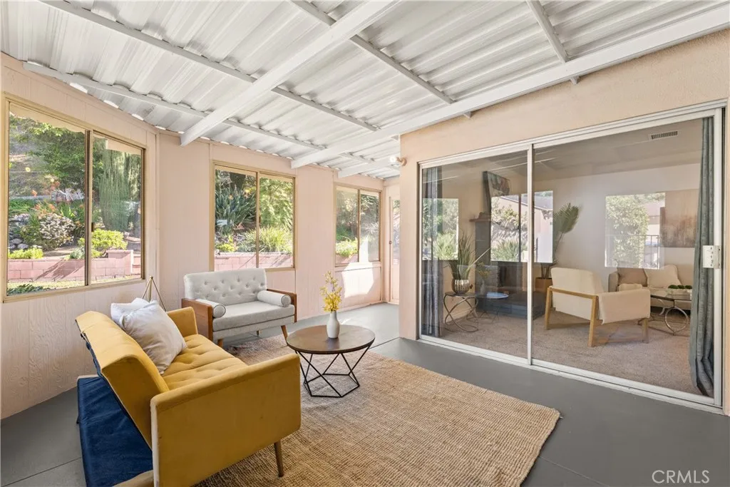 2324 Harold Circle, Burbank, California 91504 home-pic-9