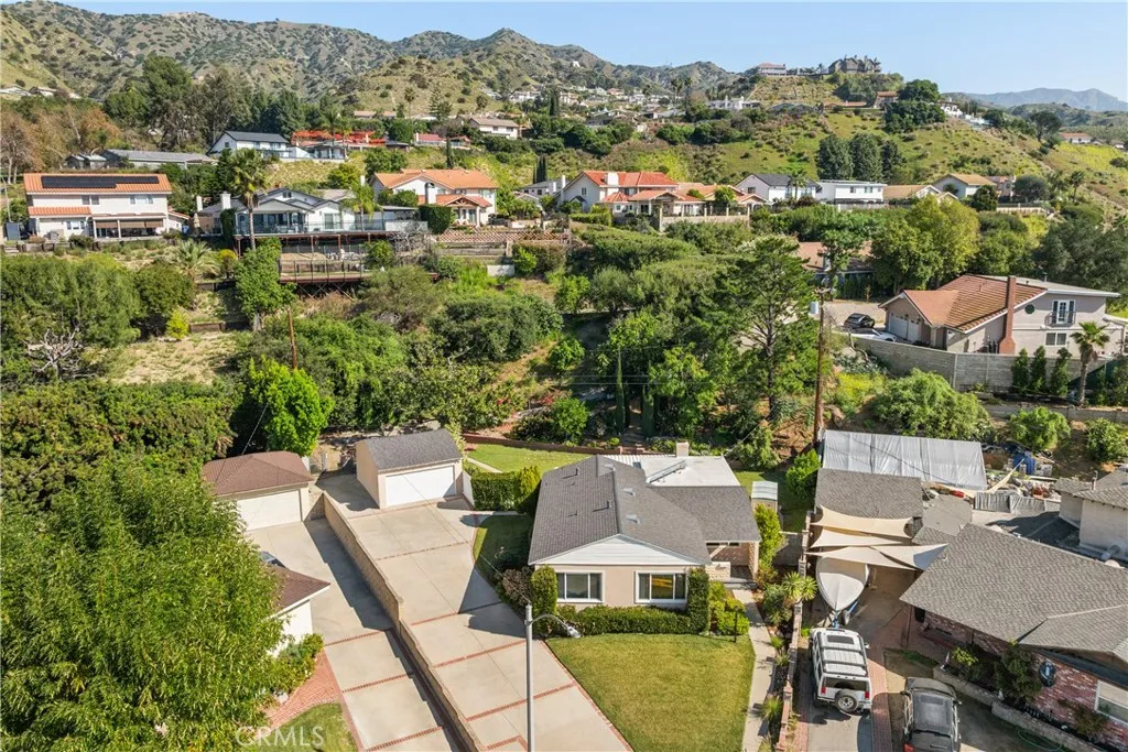 2324 Harold Circle, Burbank, California 91504 home-pic-23