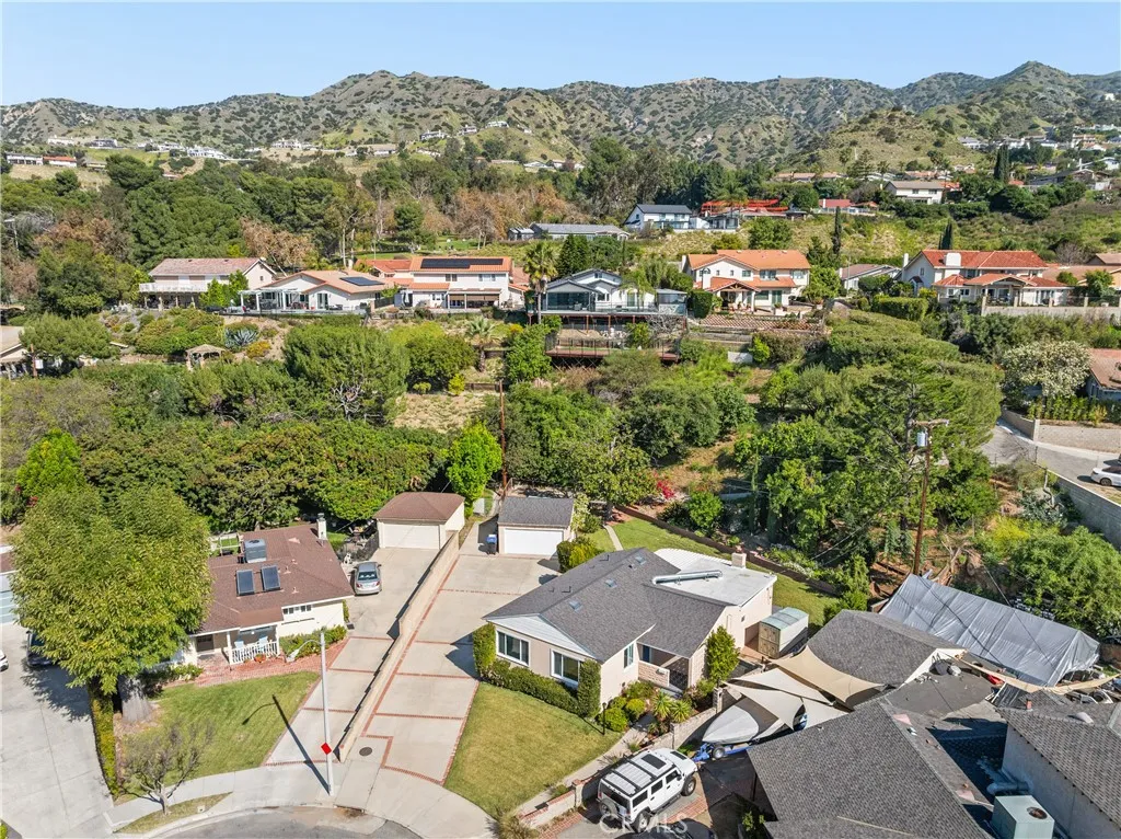 2324 Harold Circle, Burbank, California 91504 home-pic-21