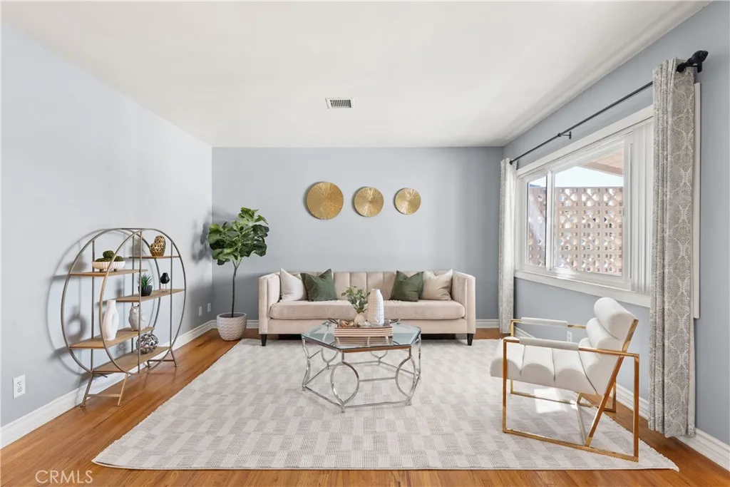 2324 Harold Circle, Burbank, California 91504 home-pic-4