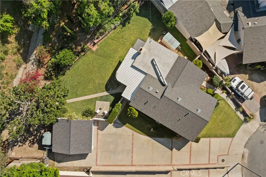 2324 Harold Circle, Burbank, California 91504 home-pic-2