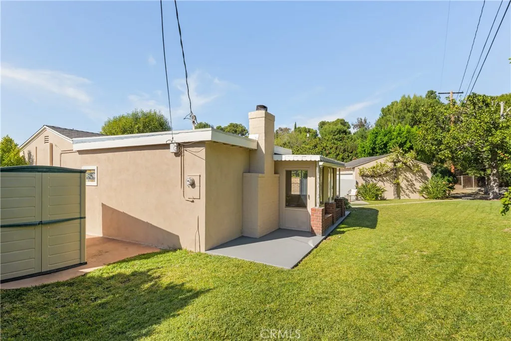 2324 Harold Circle, Burbank, California 91504 home-pic-20