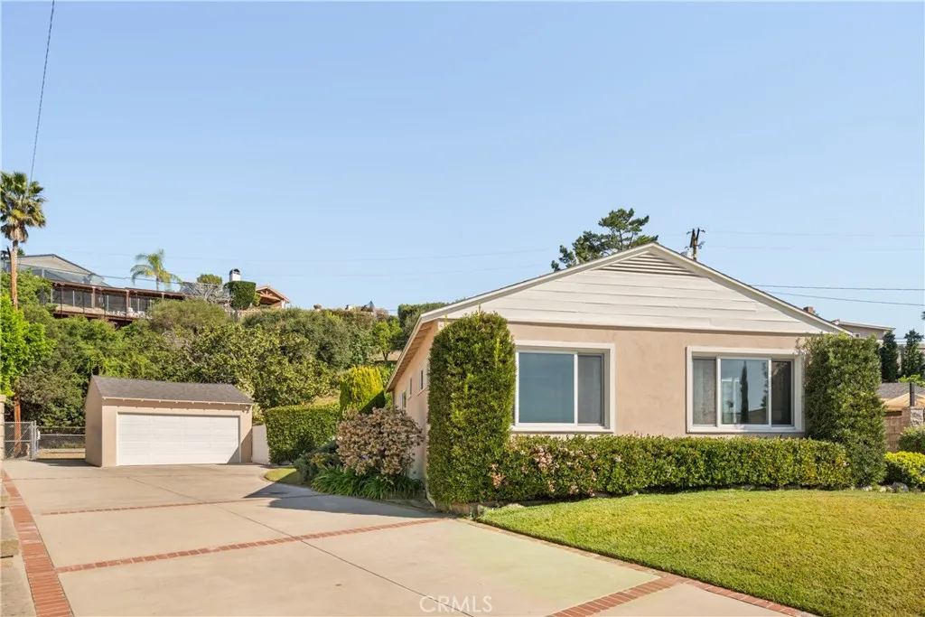 2324 Harold Circle, Burbank, California 91504 home-pic-26