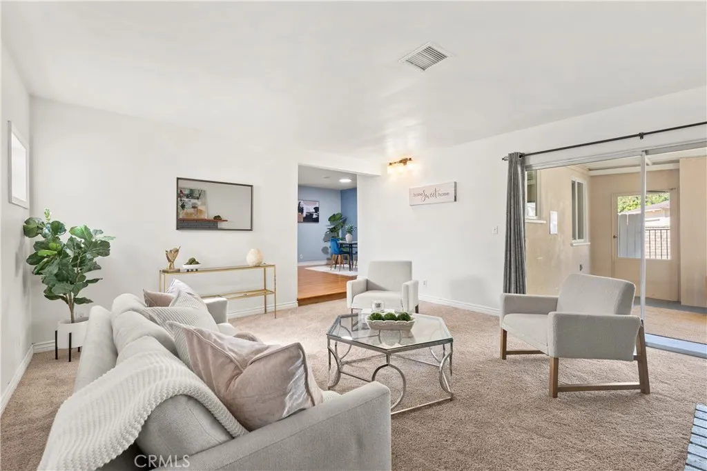 2324 Harold Circle, Burbank, California 91504 home-pic-8