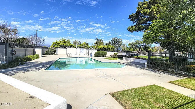 643 Holly Avenue, Oxnard, California 93036 home-pic-17